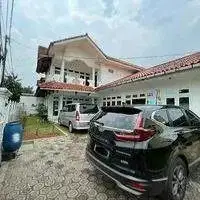 MAU JUAL CEPAT Rumah bagus kokoh 2 lt bangunan bata merah di Condet