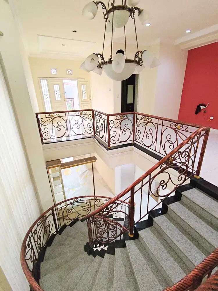 Jual/sewa rmh 2Lt mewah tenggilis utara