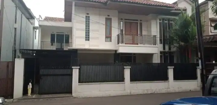 Rumah 2 lantai terawat lokasi bagus di turangga