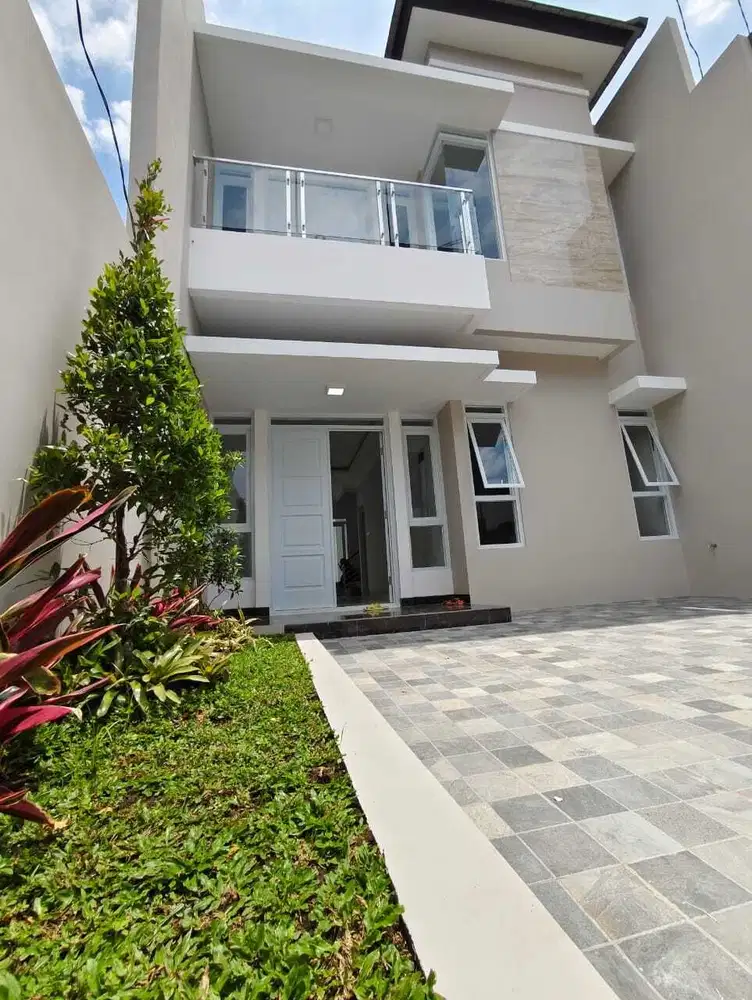 Rumah Baru Strategis Jalan Lebar Dkt SMA 8 Turangga Buahbatu Bandung