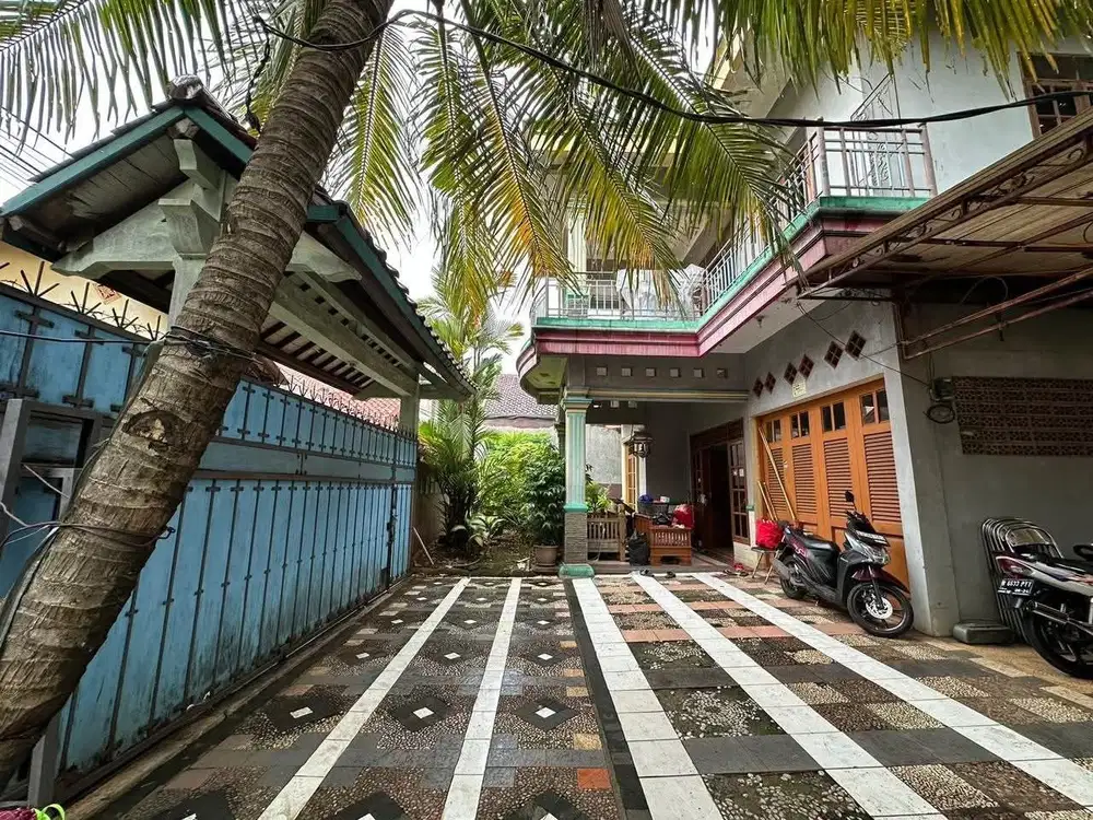 Dijual rumah 2 lantai apa adanya siap huni daerah Cipedak Jagakarsa
