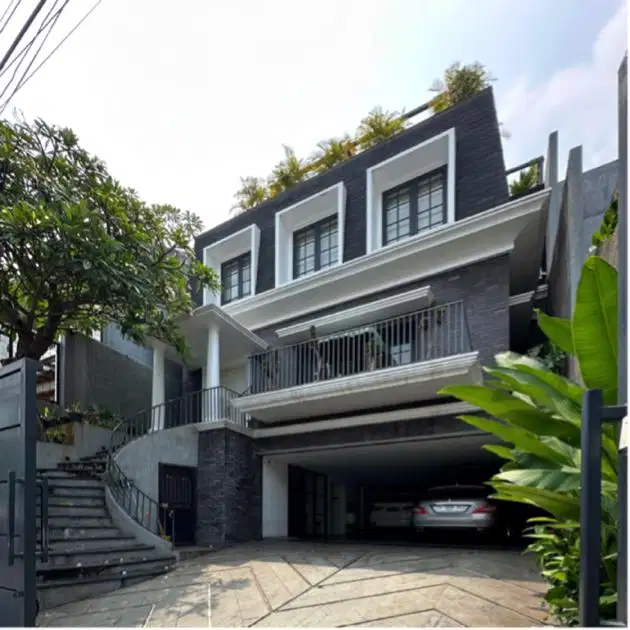 Rumah Di Senopati Area, Kebayoran Baru American Classic