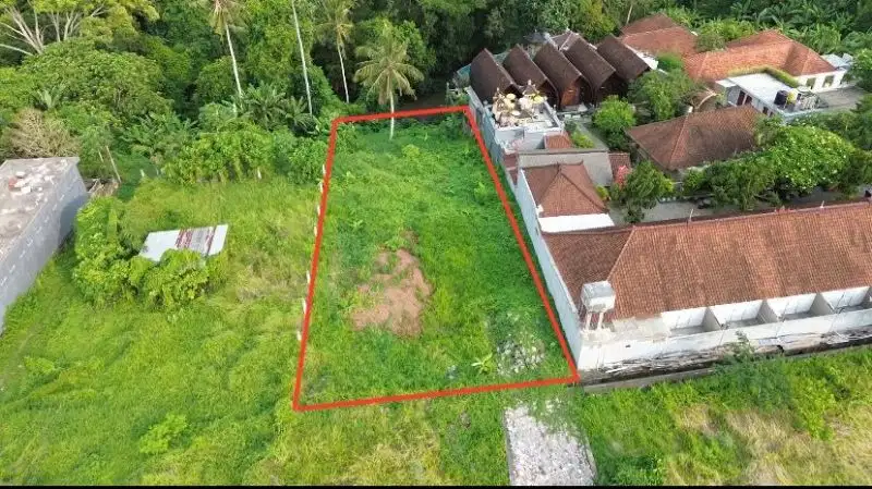 Tanah sewa loss sungai di pantai Nyanyi tabanan