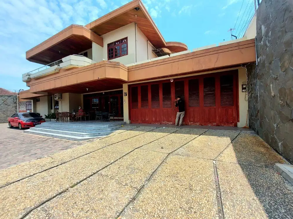 Rumah Mewah Luas Tanah 1000m2 Dekat Lottemart Solo