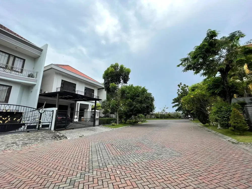 RUMAH CLASSIC DI GRAHA FAMILY, JALAN UTAMA CLUSTER