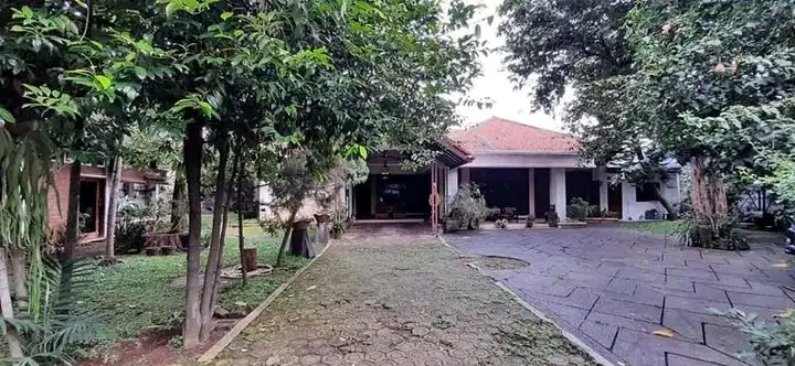 RUMAH DI JUAL LOKASI STRATEGIS DI KEBAYORAN LAMA JAKARTA SELATAN