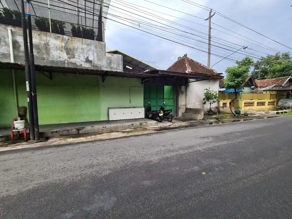 Rumah dengan lokasi strategis disukoharjo cocok digunakan tempat usaha