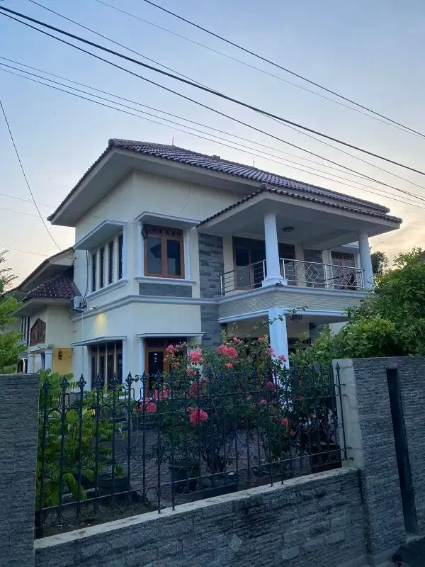 Rumah hook di komplek Setrayasa kota Cirebon