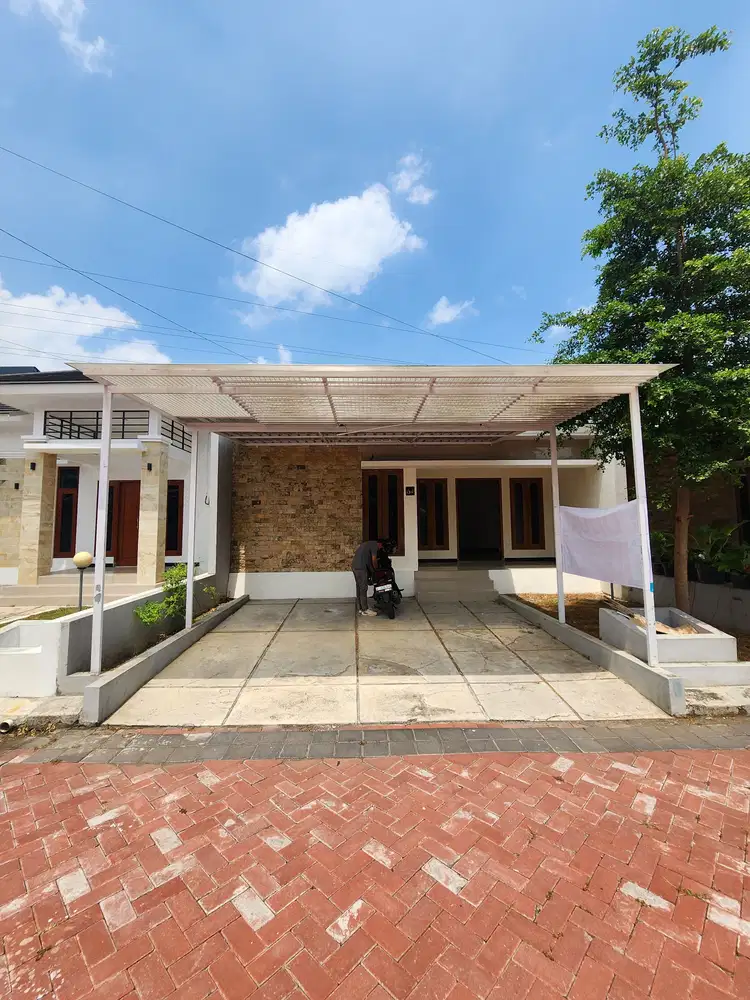 RUMAH DALAM PERUMAHAN DI JL PARANGTRITIS DEKAT RING ROAD