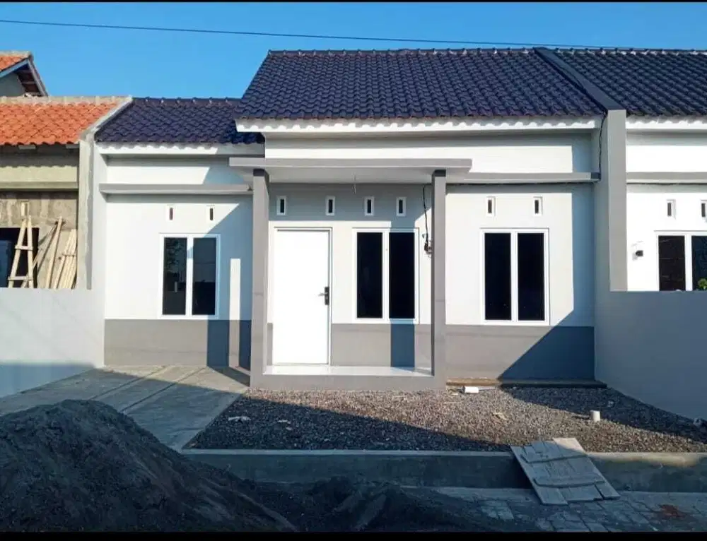 dijual rumah pesan bangun lokasi dekat SPBU Tempel hrg 300jt all in