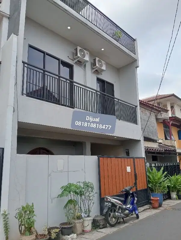 JUAL RUMAH HIDUP BARU GANDARIA UTARA KEBAYORAN BARU JAKARTA SELATAN