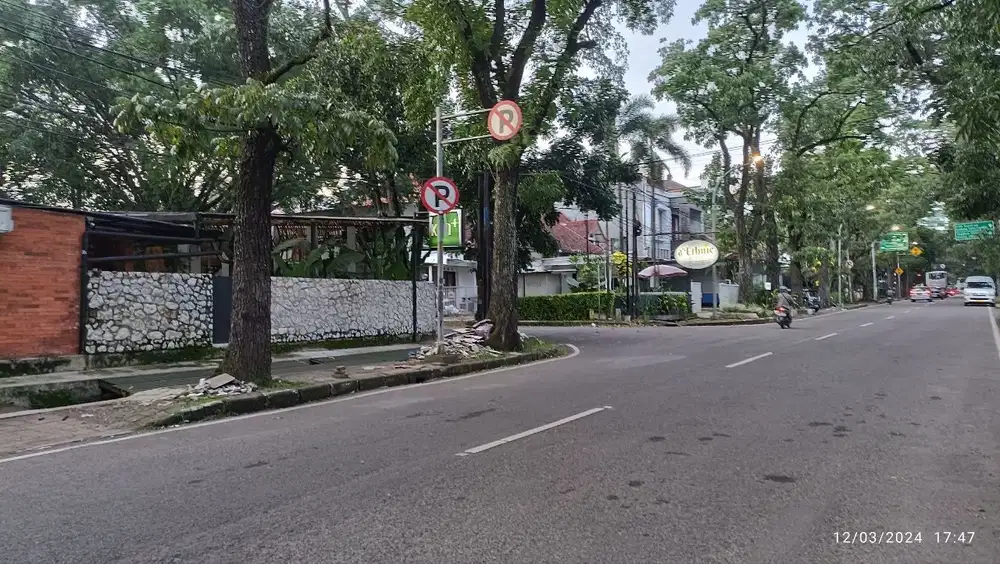 Rumah strategis bisa usaha di sayap riau bandung