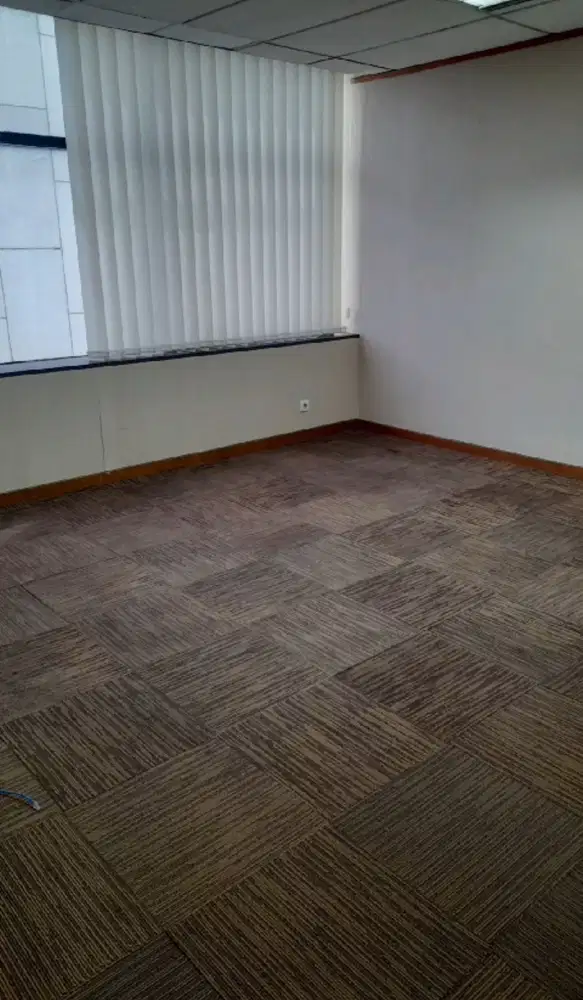 DISEWAKAN OFFICE SEMI FURNISH DI TATA PURI BUILDING
