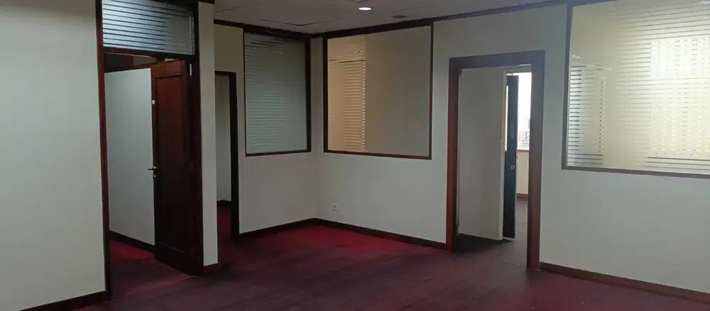 DISEWAKAN OFFICE PARTISI DI GRAHA PRATAMA