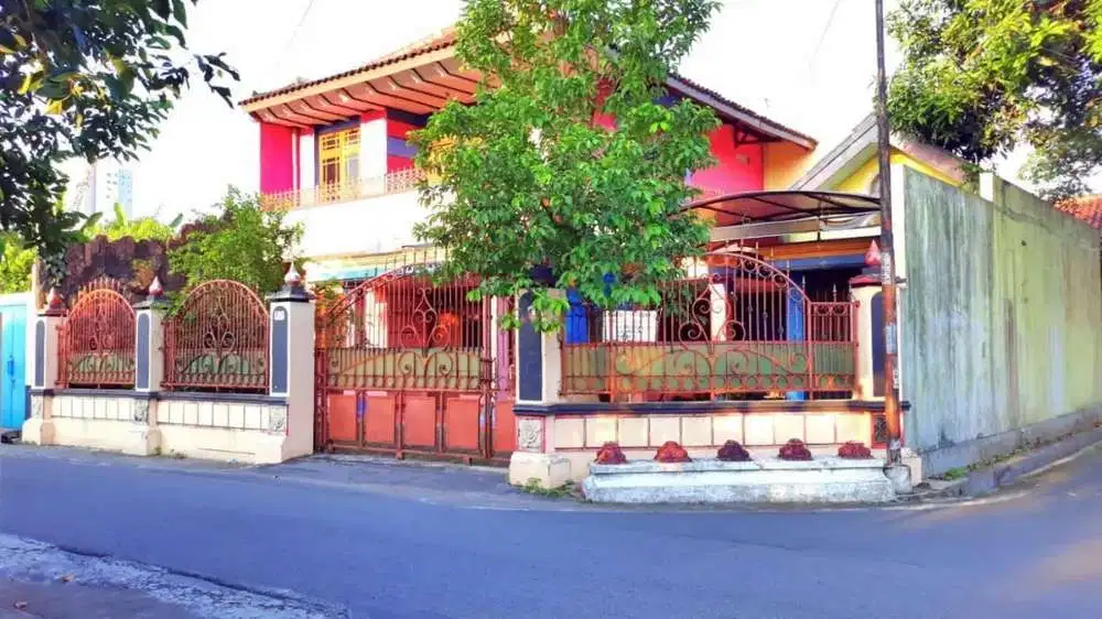 Rumah pajang laweyan luas dijual cepat jalan lebar aspal simpangan