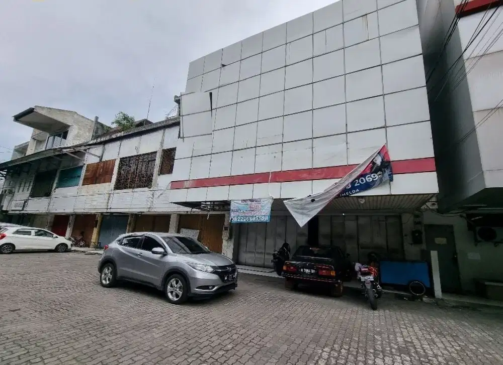 Ruko luas strategis jl raya laweyan solo kota