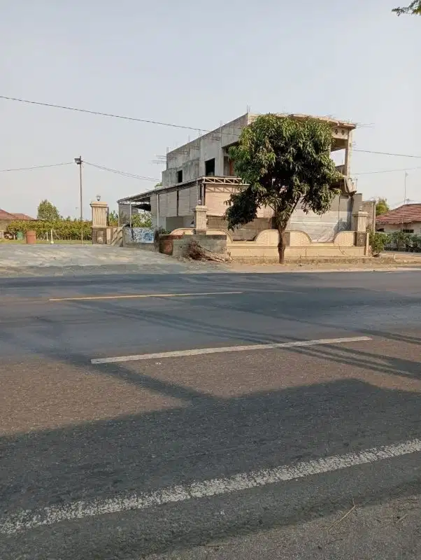 d jual tanah + rumah  sudah pagar keliling bagus untuk klinik ,showroom ,gudang 0 jalan raya propinsi