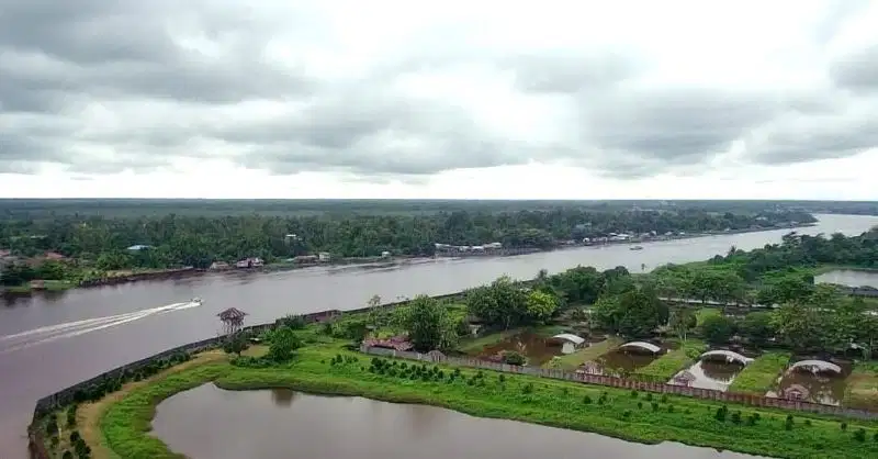 Tanah Tepi Jalan KH.Abdulrahman Wahid  sampai Sungai Kapuas kubu Raya