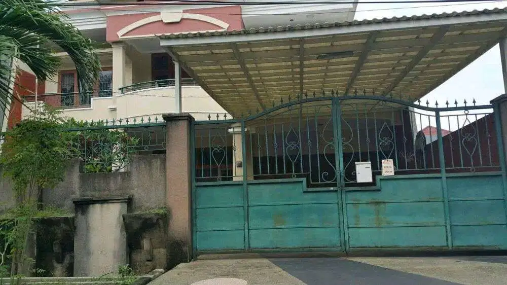Disewakan rumah usaha nol jln raya Merr 2lt