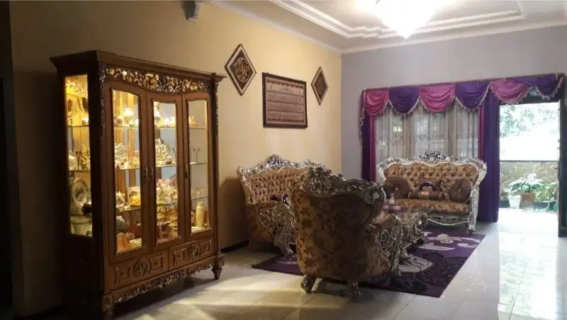 rumah mewah luas 292 di jl bunga suhat dekat kampus UB Brawijaya