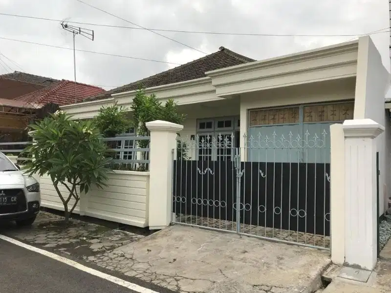 rumah strategis buat kos di bunga sekitar dewandaru suhat lebar 12