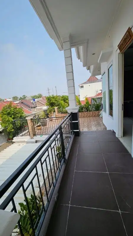 JUAL RUMAH SEMI FURNIS RAPI