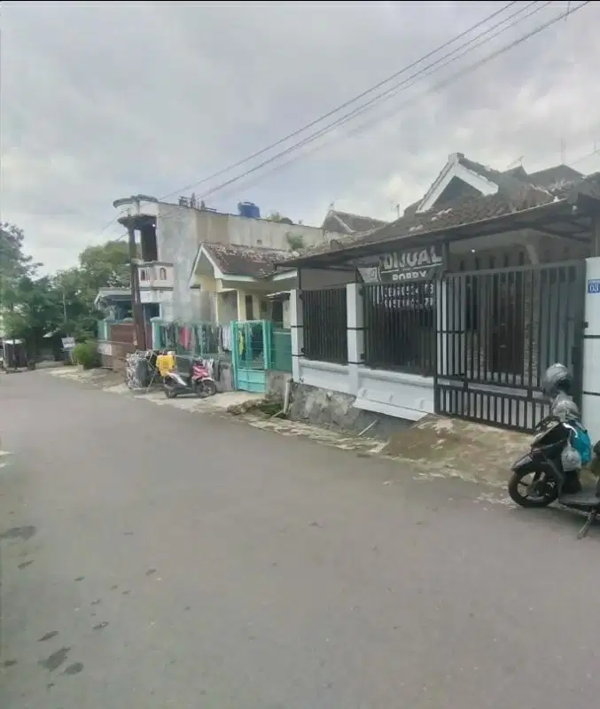 Di jual murah pinggir jalan Timur kel Mojosongo