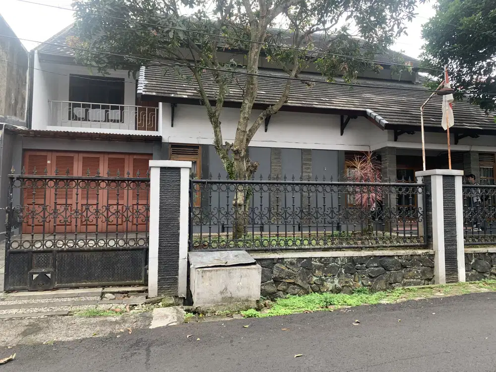 Dijual rumah mewah luas di komplek unpad cigadung
