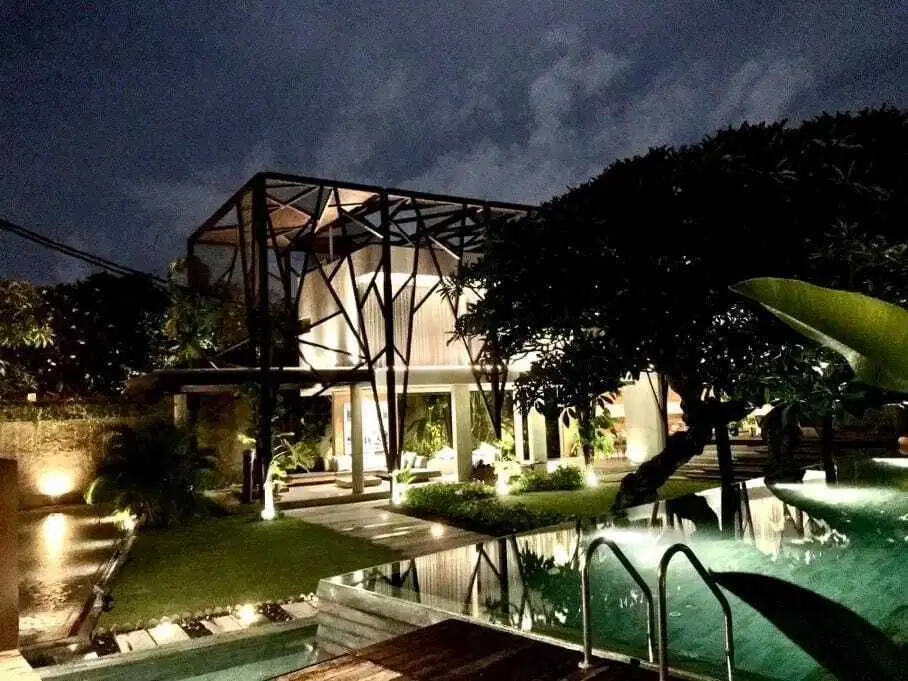 EXCLUSIVE BUY LAND GET BONUS 8 UNIT VILLAS CPMPLEX IN BUMBAK UMALAS