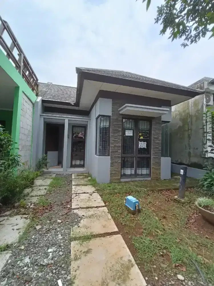 Di jual cepat rumah di Sentul city