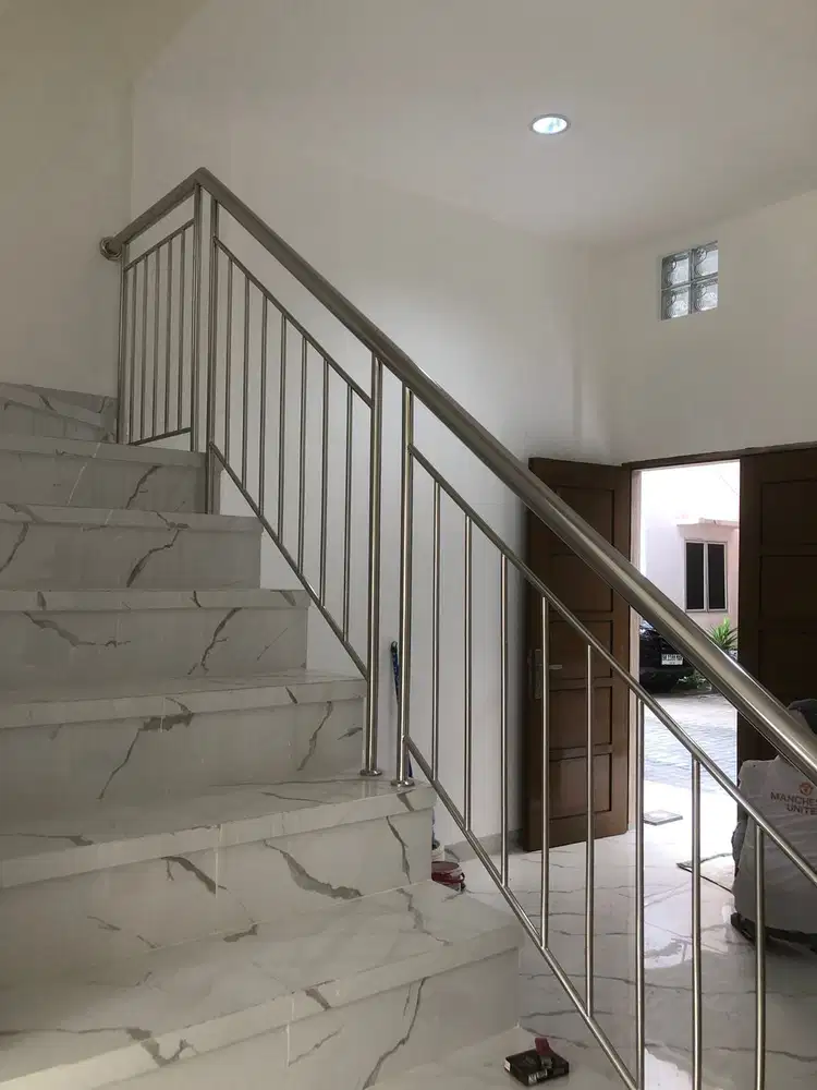 Dijual. Murah siap huni townhouse komplek dekat mmtc