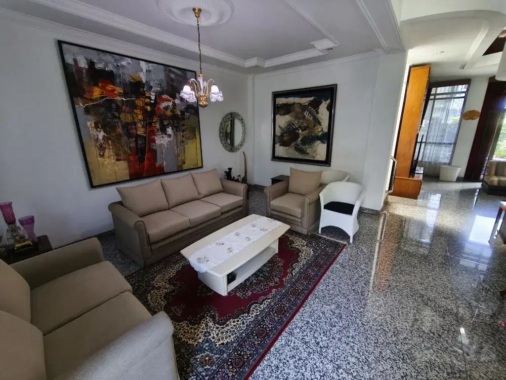 Rumah Luas Siap Huni Strategis di Pasteur Setiabudi Setraduta Bandung