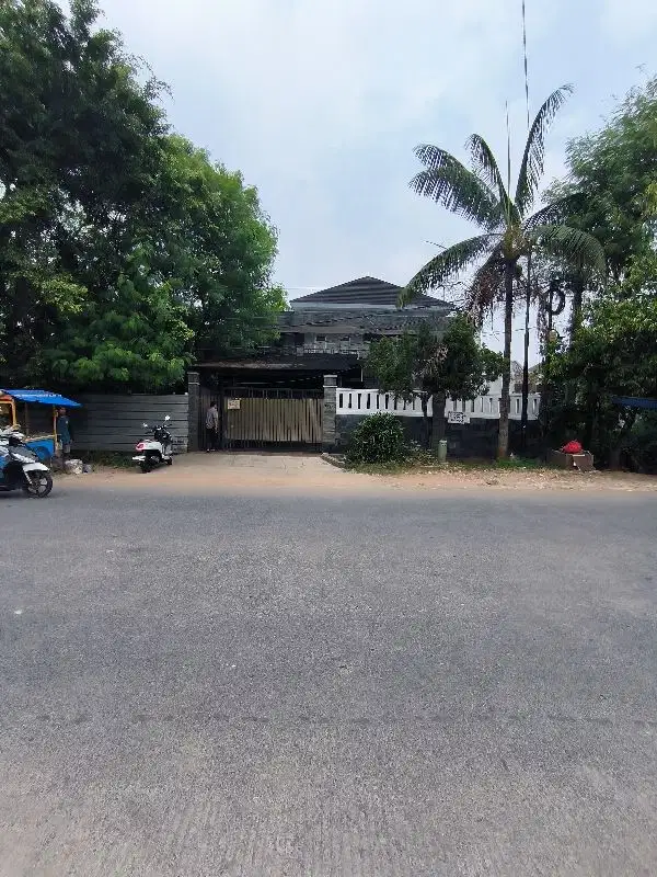 jual rumah bisa untuk usaha di pondok kelapa dekat stasiun Jatinegara