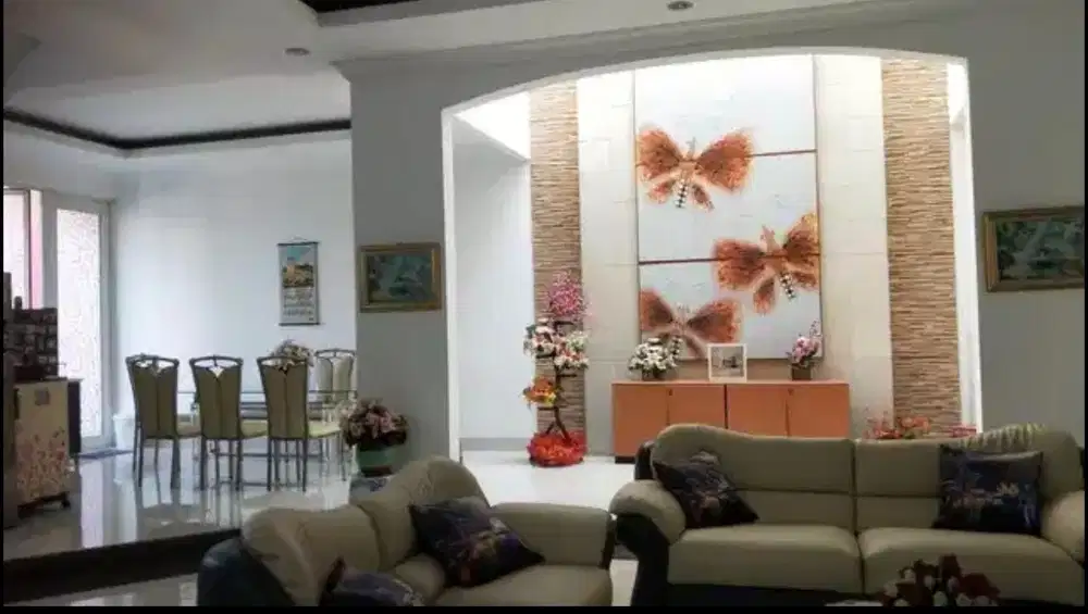 RUMAH HOEK LT.319M DI DALAM KOMPLEK GREENVILLE