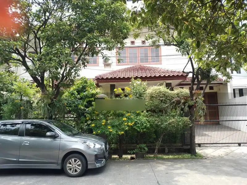 Rumah kokoh Furnished di lokasi strategis Kemanggisan Jakarta Barat