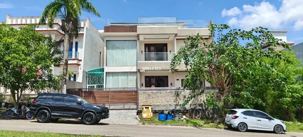 Rumah Mewah Full Furnish View Golf di Bukit Indah Boulevard, Sukajadi