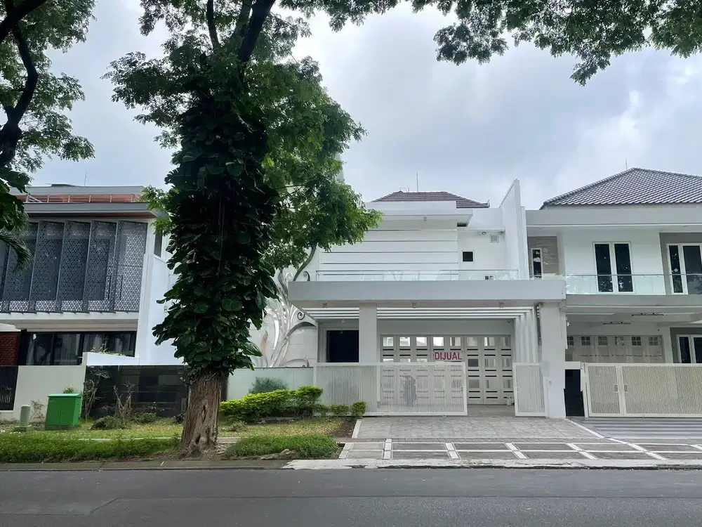 RUMAH MEWAH DI JALAN UTAMA ROYAL RESIDENCE