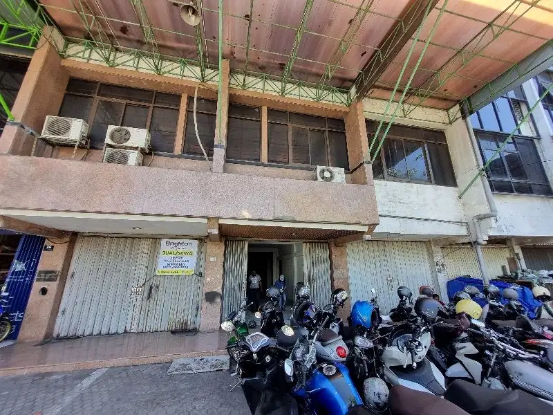 sewa ruko 3unit jadi satu di ry kapasari bs u kursus,bilyar,kafe dll