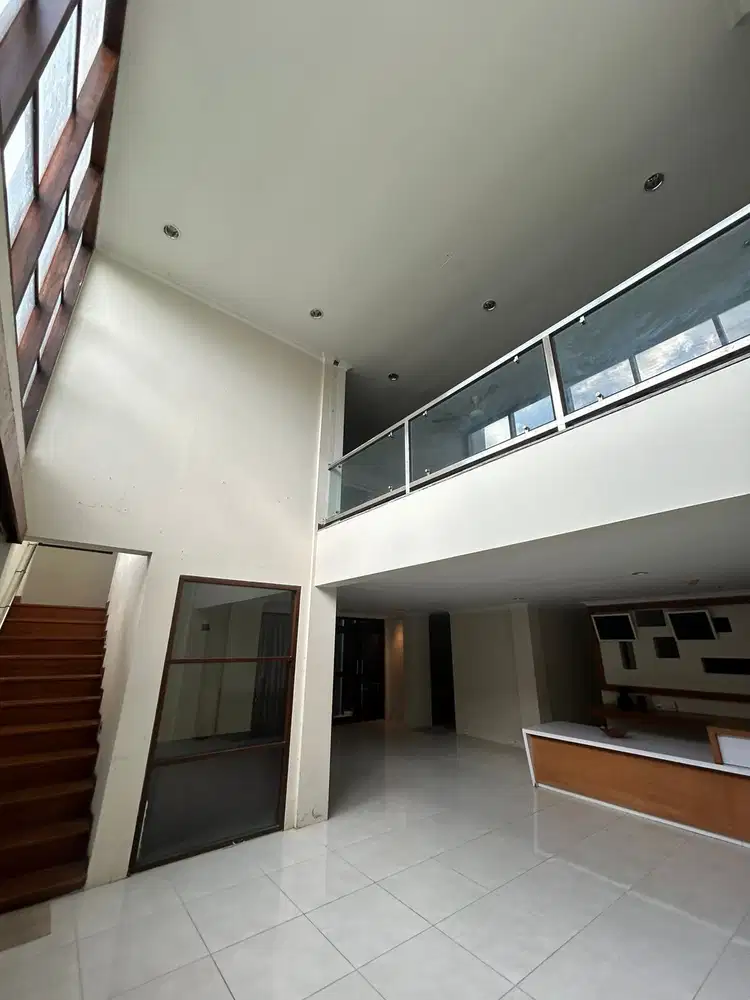 Rumah Villa Siap Pakai di Seminyak Bali