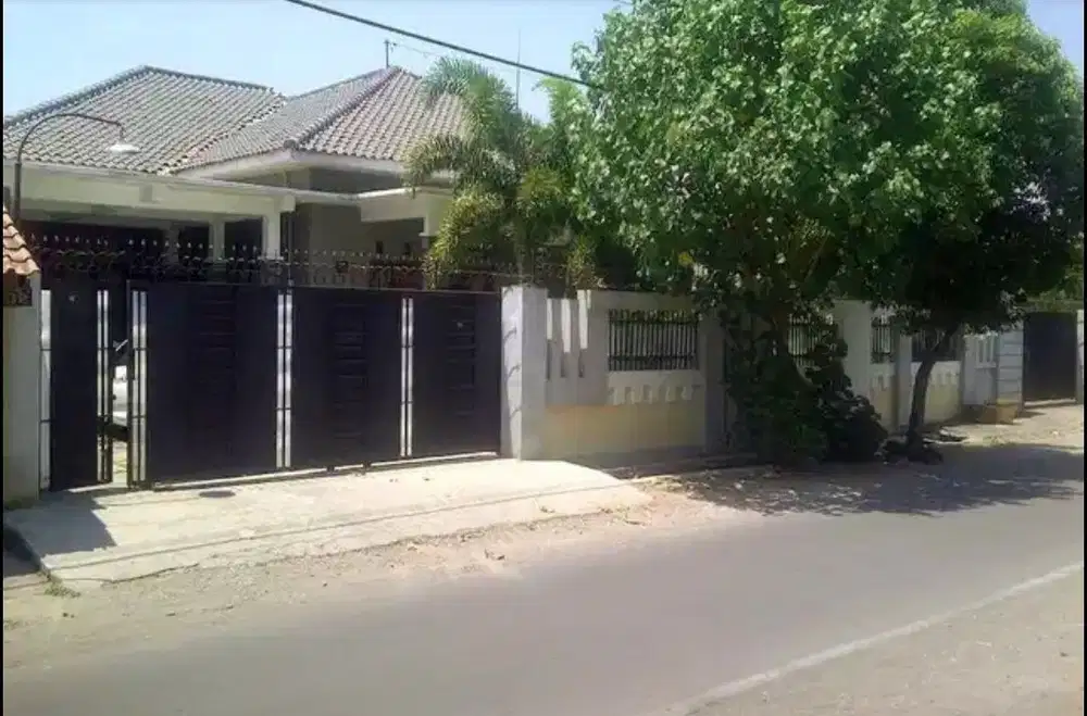 Rumah halaman luas tengah kota solo dijual cepat