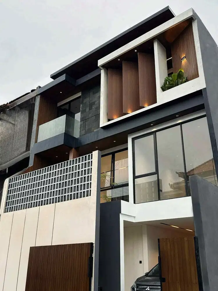 dijual rumah baru lantai 2 renon