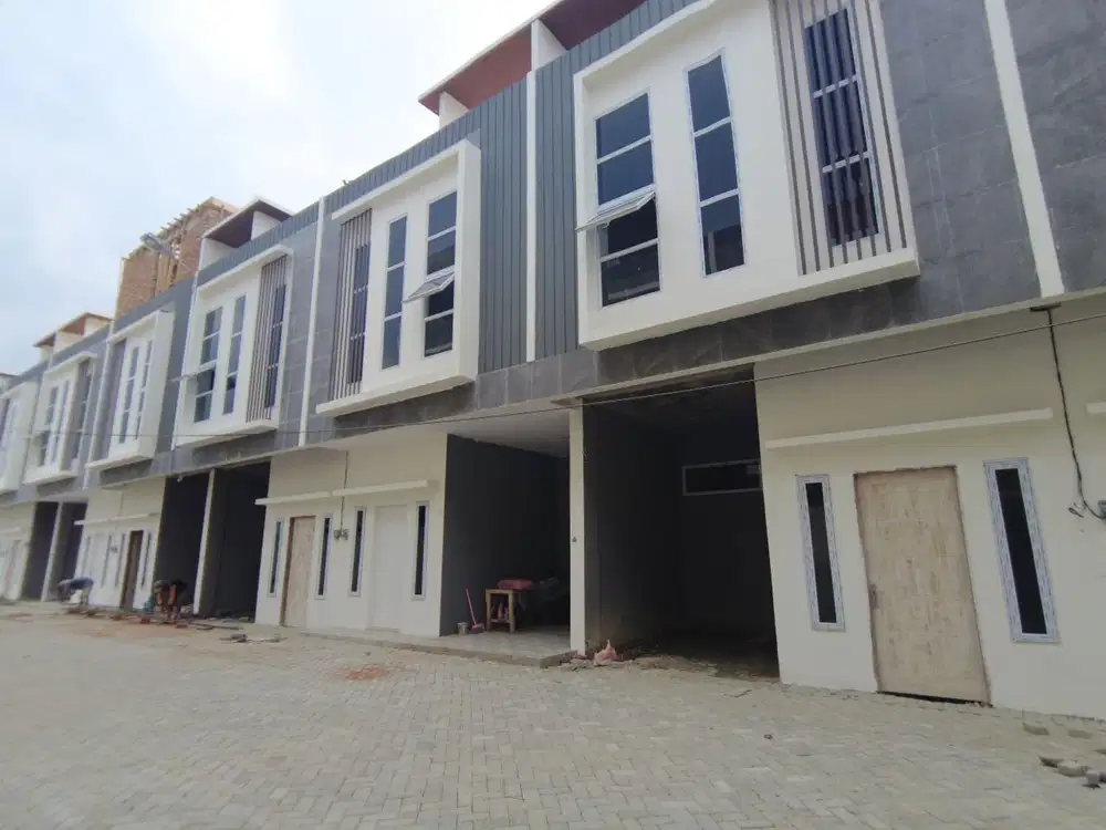 Di Jual rumah Villa di medan timur komplek bhayangkara palace
