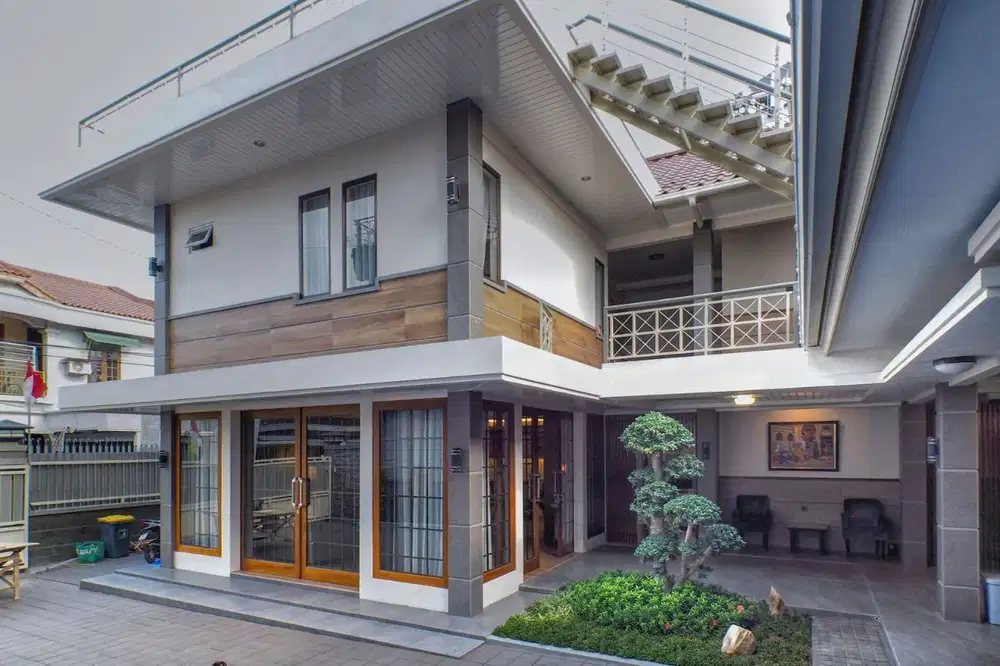 Rumah mewah full furnish solo dekat jl Slamet riyadi