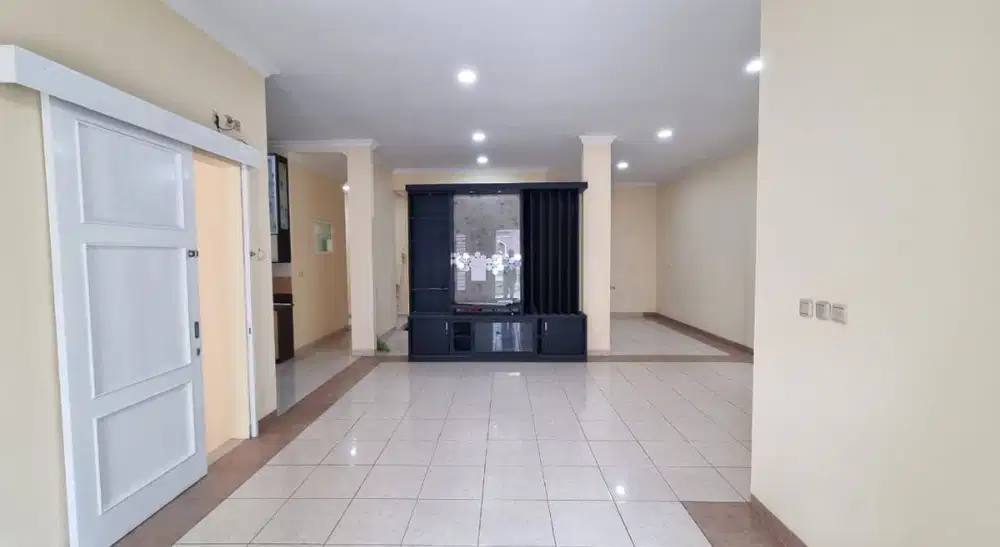 Turun Harga Dijual Rumah di Taman Crystal Summarecon Serpong 2 Lantai