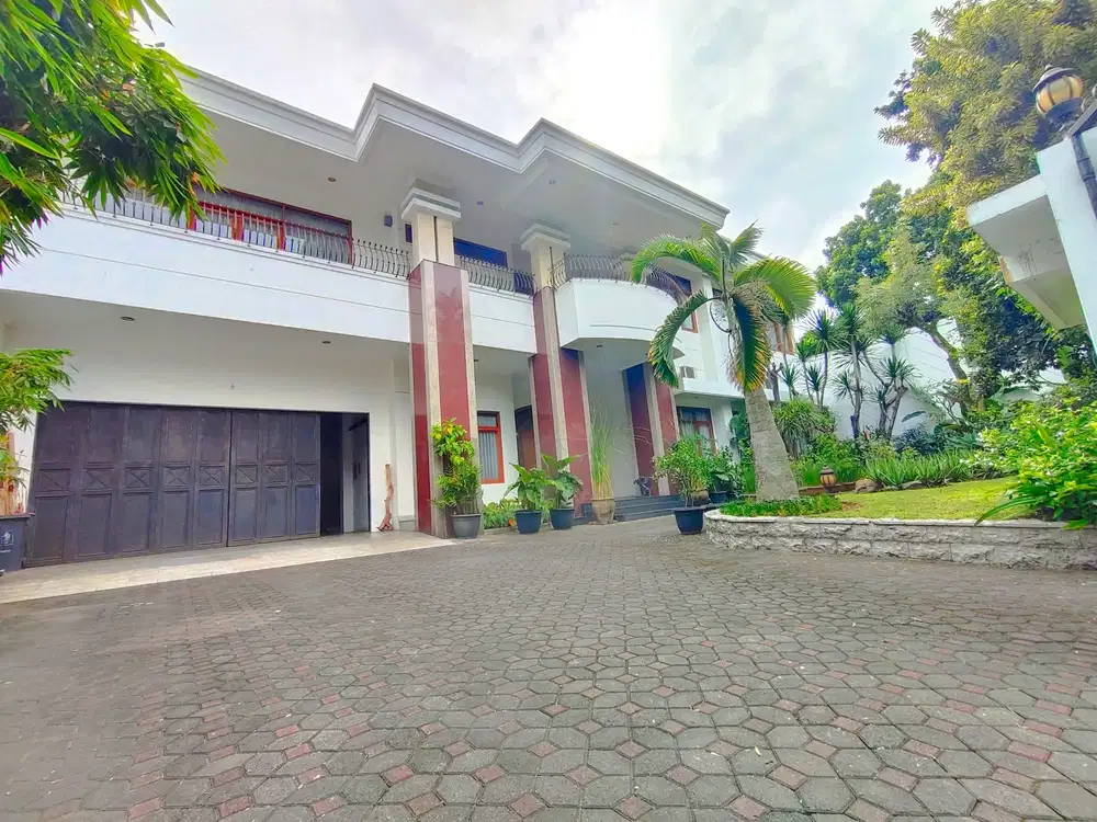 Jual Rumah Luas Mewah + Kolam Renang di Jl.Sirnamanah, Sukajadi