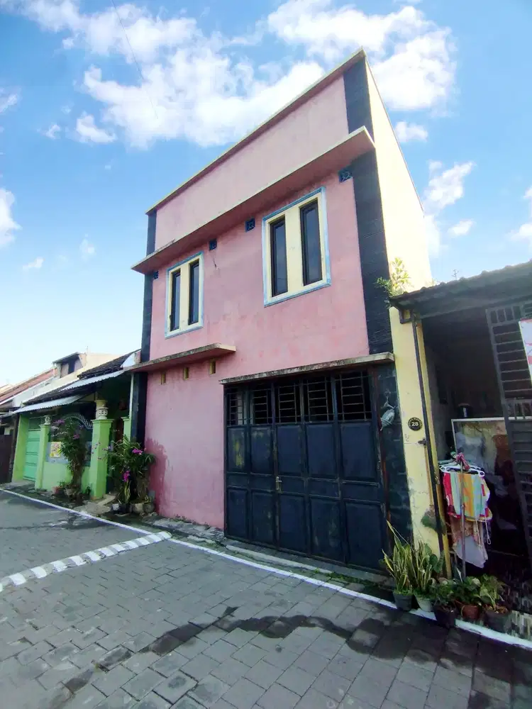 Rumah Second 2 Lantai Dalam Perumahan di Palur Dekat UNS