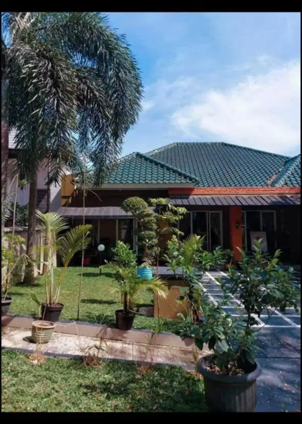 RUMAH BAGUS 2 LANTAI SEMIFURNIS NEGO BUKIT GOLF HIJAU SENTUL SSR848