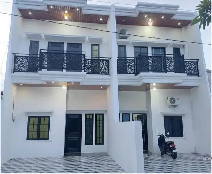 HUNIAN BAGUS 2 LANTAI PUSAT TENGAH KOTA