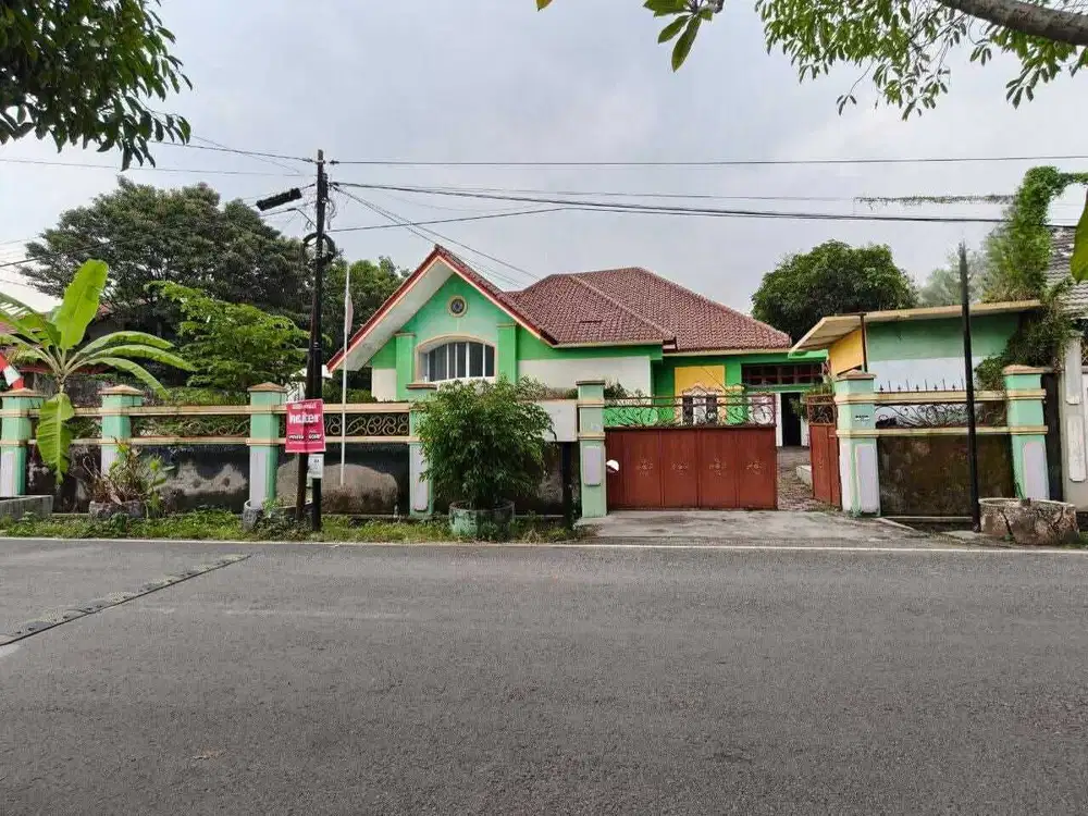 Rumah Dan Ruang Usaha luas tanah 1099m² Tengah Kota Banjarsari Solo