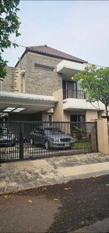 rumah mewah carport 4 mobil bisa tambah kolam atau kos di suhat